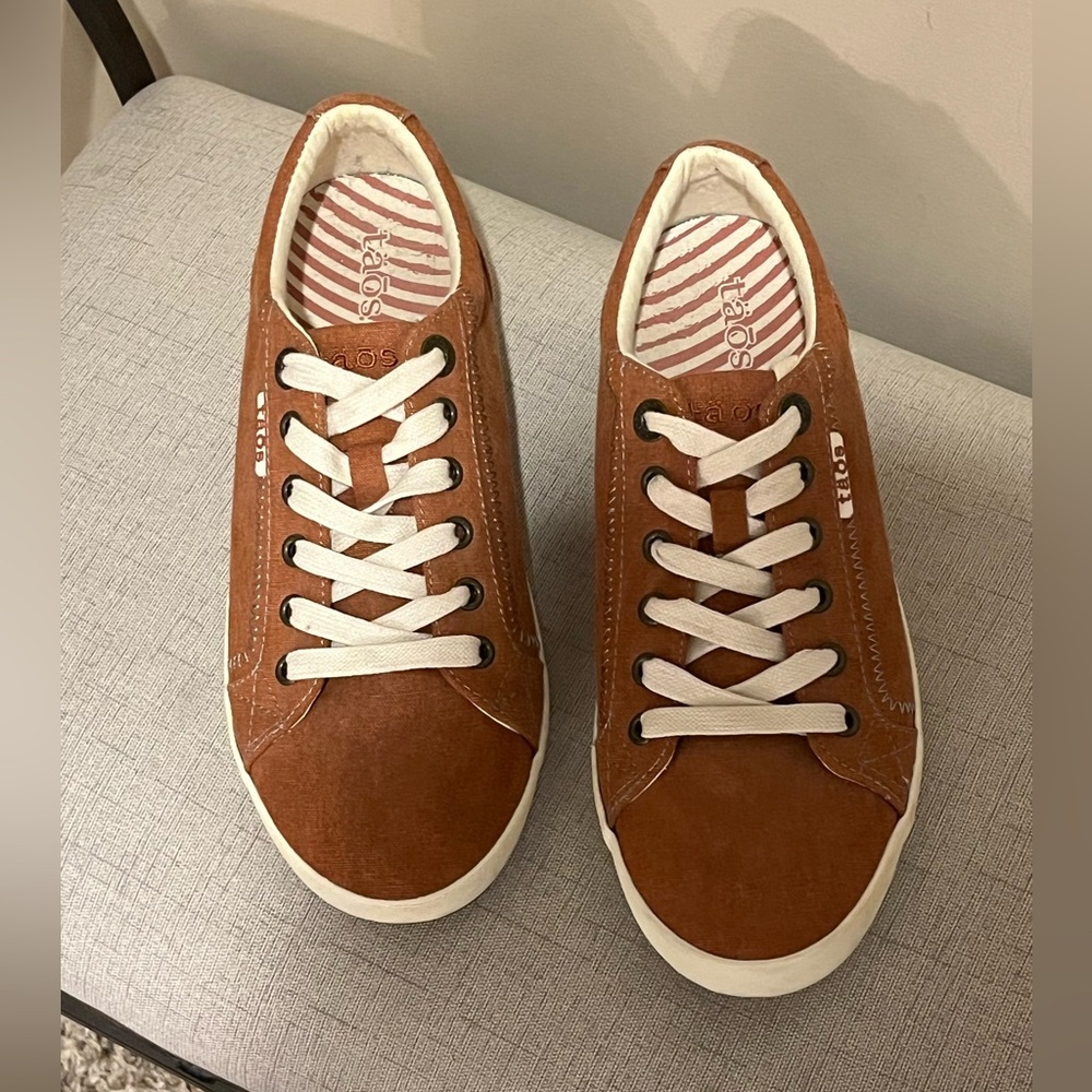 Taos Footwear Brown Suede Lace-Up Sneakers